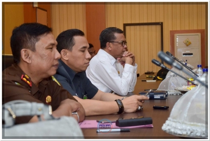 Nurdin Abdullah Apresiasi Jokowi Berpakaian ala Bugis-Makassar