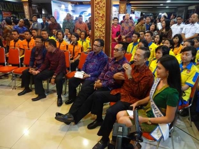 Narasumber di "Video Conference" dan Berbagi Senyum dengan Petani Garam Kusamba