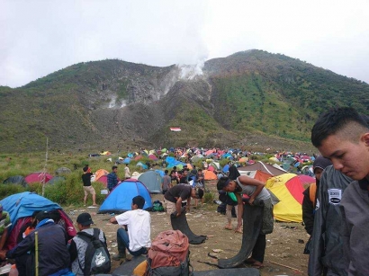 5000-an Warga Rayakan HUT Ke-72 RI di Gunung Talang