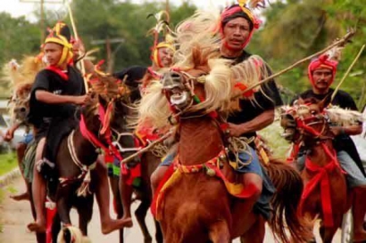 Parade 1001 Kuda Sandalwood di Sumba