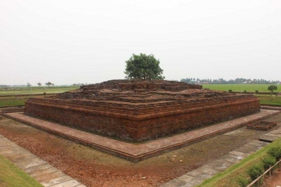 Membedah Struktur Stupa dan Misteri Penunggang Kuda Berjubah Putih di Candi Jiwa