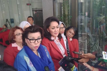 Pimpinan KPK Persilakan Pengacara Novanto Lapor ke Polisi