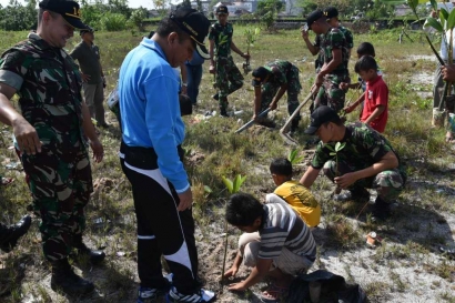 Seribu Bakau Ditanam di Sungailiat Bentuk Kolaborasi Rakyat dan TNI