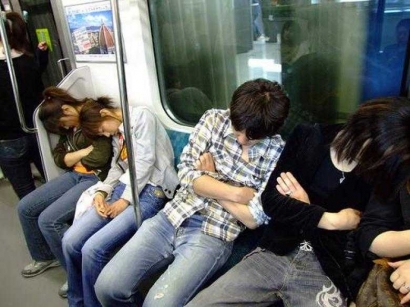 Orang-orang yang Tertidur di Gerbong Kereta