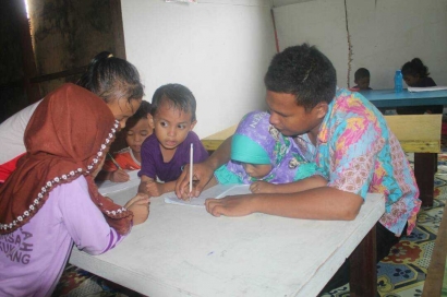 Pemuda yang Tak Kenal Lelah Mendidik Anak TKI di "Sarawak"