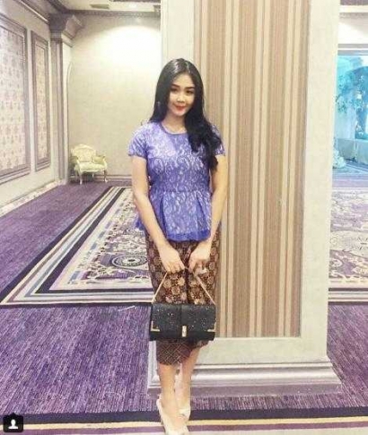 Model Rok Batik Span Wanita Modis