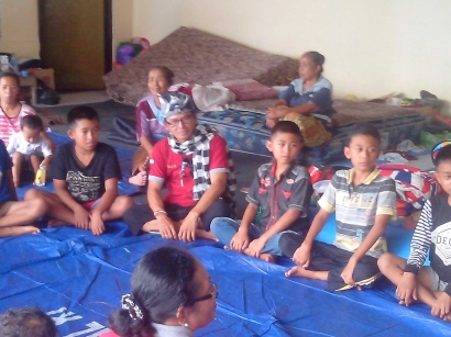 Yayasan Jaringan Hindu Nusantara Menyelenggarakan Kegiatan Sosial kepada Pengungsi Erupsi Gunung Agung 
