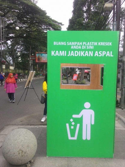 Plastik "Kresek" untuk Campuran Aspal (Sosialisasi Inovasi Balitbang PUPR di "Car free Day" Bandung)
