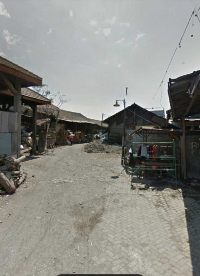 Penyebab Kemiskinan di Kecamatan Semampir, Surabaya