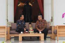 Di Kecamatan Itu, SBY dan Jokowi dengan Mesranya Bergandengan Tangan
