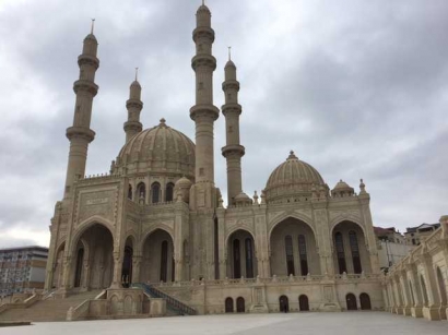 Begini Suasana Masjid Megah nan Sepi dengan Dua Imam di Azerbaijan