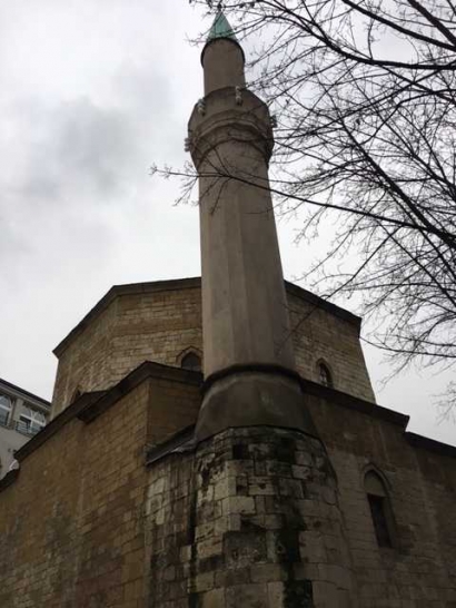 Misteri Sebuah Piano di Masjid Bendera di Kota Tua Beograd