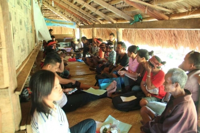 Musyawarah Bersama Para Rato dalam Perencanaan Pemetaan Partisipatif  Wilayah Adat di Tebera, Sumba Barat