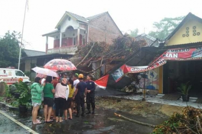 Angin Kencang Melanda 4 Pulau Indonesia, Ada Apa?