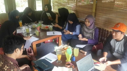 Sebanyak 15 Warga Kampung Nanas Belik Diberikan Pelatihan Jurnalistik