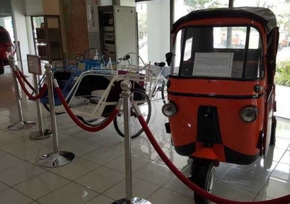 Di Jakarta Anies Hidupkan Kembali Becak, di Surabaya Risma Museumkan Becak