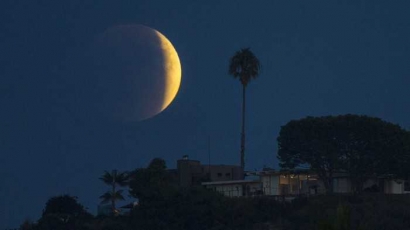 Melihat Fenomena Gerhana Bulan Total