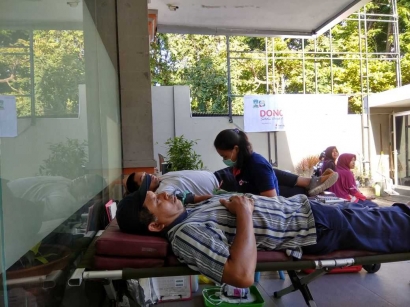 Komunitas AMI Ajak Pengunjung CFD Donor Darah