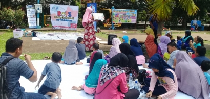 HEbAT Palembang dan FLP Palembang Ajak Anak Mengenal Dunia Literasi