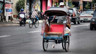 Cerita Saidam 19 Tahun Kayuh Becak di Jakarta