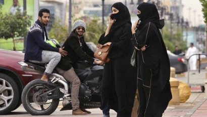 Wanita Saudi "Terlahir Ulang"