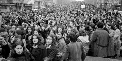 39 Tahun Perempuan Iran Melawan Kewajiban Berhijab