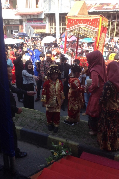 Nonton Karnaval di Panyabungan Kabupaten Mandailing Natal