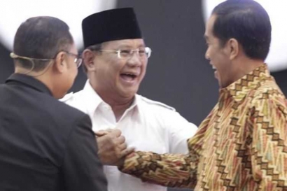Presiden Tertawa saat Ditanya Pidato Prabowo soal Indonesia Bubar 2030