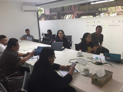 Undang Awak Media, Komunitas EH Bali Adakan Press Conference Switch Off 2018