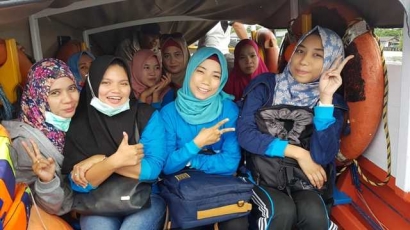 Kisah Pelayanan Puskesmas Keliling di Kampung Teluk Sumbang
