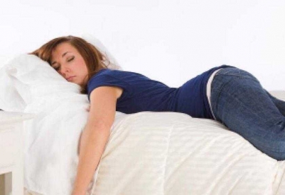 Efek Samping Sering Tidur Tengkurap