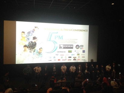 Film "5PM", Cerita Sederhana di Balik Terpautnya Hati Lima Pemuda dengan Masjid