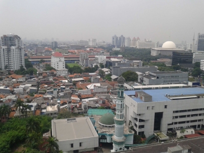 Masjid Istiqlal Terlihat dari Lantai 18 Hotel Alila