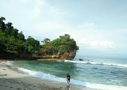 Pesona Indah Pantai Batu Bengkung 