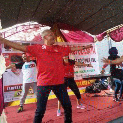 Warga Pekalangan Gelar Senam Sehat bersama Bamunas Calon Walikota Cirebon