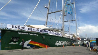 Belajar Lebih Cinta Lingkungan dari Kapal Hijau Greenpeace