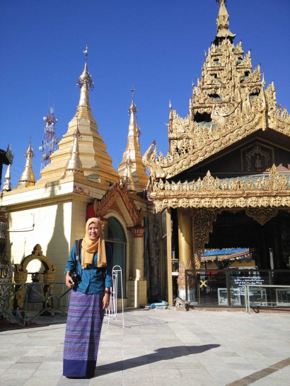 Yangon, Pagoda, Longyi dan Bogyoke Market