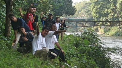 Susuri Sungai Cipakancilan, Bogor