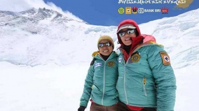 Fransiska dan Mathilda Sukses Kibarkan Merah Putih di Puncak Everest