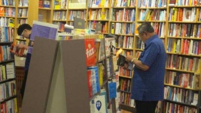 Menelisik Rasa Cinta SBY kepada Buku