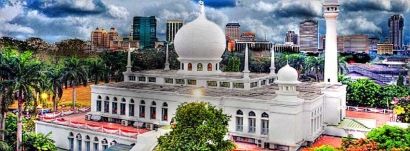 Sulitnya Mencari Masjid di Pinggir Jalan Kawasan Segitiga Emas Jakarta