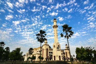 Jelajah Masjid At Tin yang Berarsitektur Modern