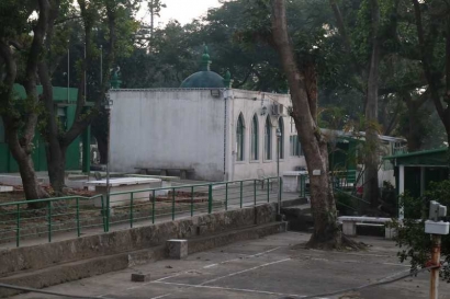 Kisah Mencari Masjid Satu-satunya di Negeri Seribu Kasino