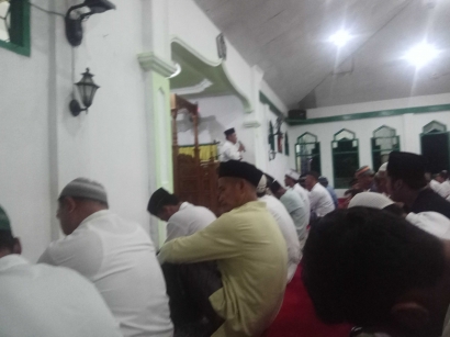 Tarawih di Masjid Al Mukminun Kenanga, Penceramah Disiplin Waktu Kultum