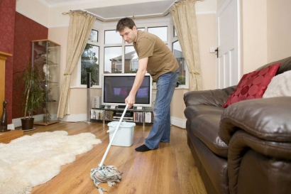 Haruskah Suami Membantu Mengerjakan Pekerjaan Rumah Tangga?