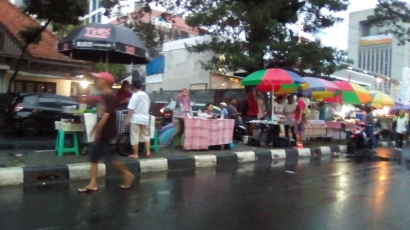 Pasar Dadakan di Jalan Tegalan Matraman Jakarta