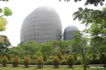 Gedung New Media Tower Kampus UMN, Juara Tropical Building se-ASEAN