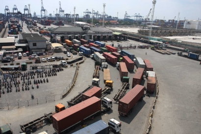 Mahir Mengoperasikan "Quay Container Crane"? Bisa Kerja di Jakarta International Container Terminal