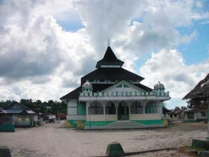 Menguak Misteri Masjid Adat Pelauw di Haruku