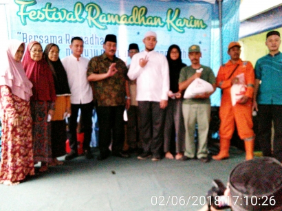 Walikota Jakarta Barat Berikan Santunan Dhuafa Pada Acara Festival Ramadhan Karim
